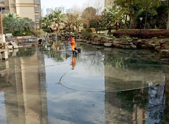 千家镇景观池淤泥清理